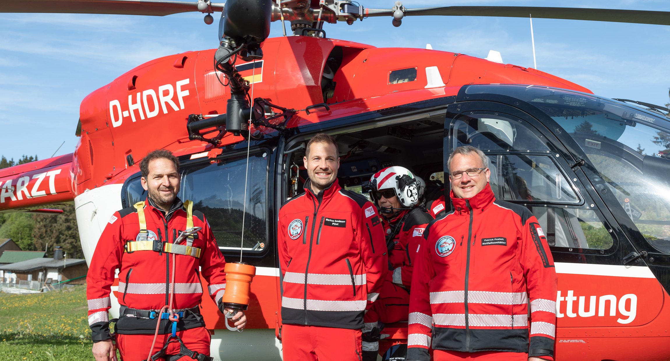 v. l: Dr. Sebastian Rossbach, ltd. Hubschrauber Arzt Christoph Dortmund, Pilot und Stationsleiter Markus Sandmann, Patrick Poste
