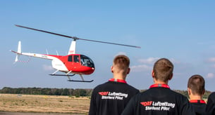 The training helicopter arrived today right infront of the trainee pilots. (Source: DRF Luftrettung)