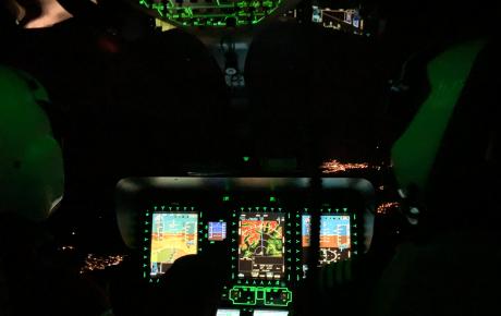drf-luftrettung-muenchen-gebirgsflugausbildung-cockpit-1440x776