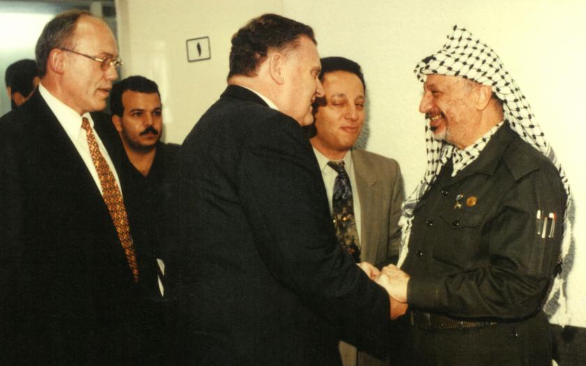 Rudolf_Böhmler_und_Erwin_Teufel_bei_Jassir_Arafat_1995