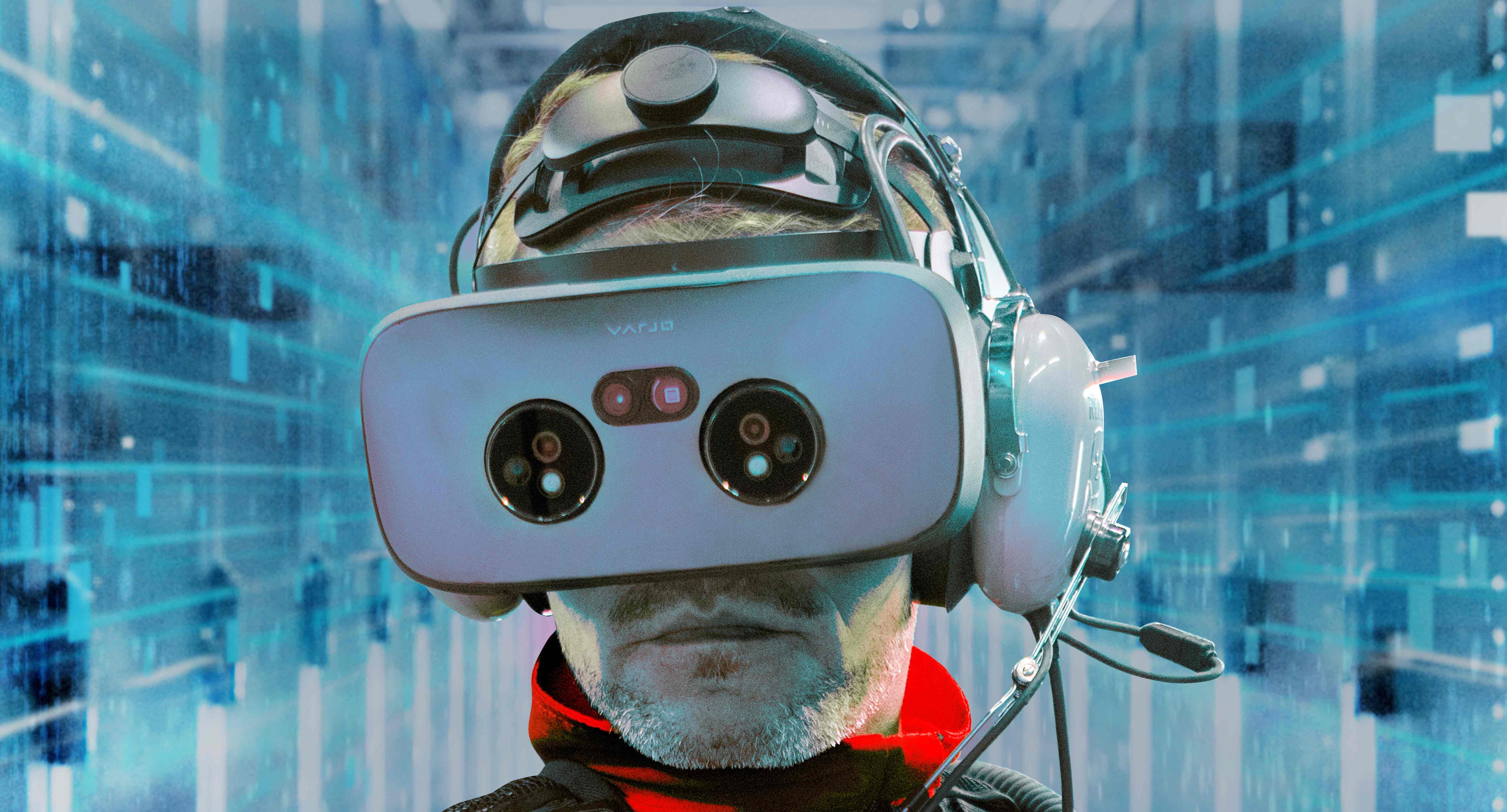 Ein Mann, der eine VR-Brille aufhat vor einem futuristischen Hintergrund