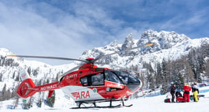 Am Nassfeld selbst konnte der Notarzthubschrauber „ARA-3“ der ARA Flugrettung im vergangenen Winter bei 114 Schiunfällen notfallmedizinische Hilfe leisten. (Quelle: ARA Flugrettung, Fati Kurtaj)